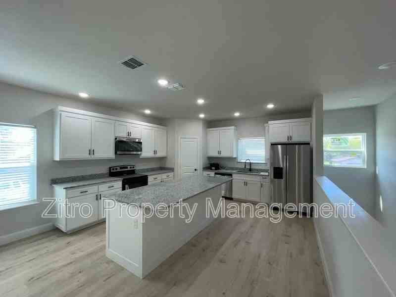 4437 Wayside Ave - Photo 4 of 18