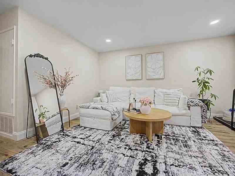 2125 Northwood Cir #G - Photo 3 of 11