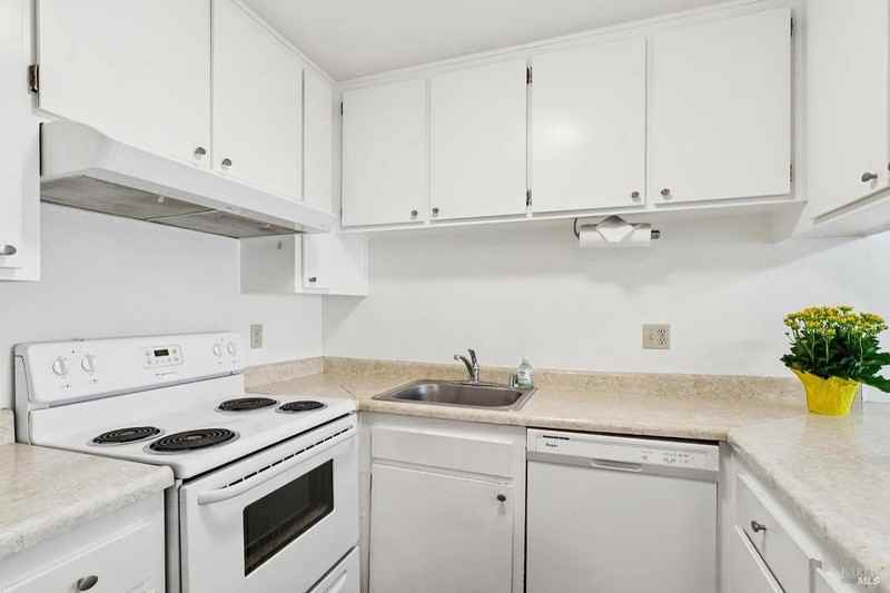 2678 Michelle Ct - Photo 3 of 15