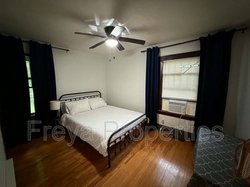 1206 39th St #2 - Photo 3 of 4