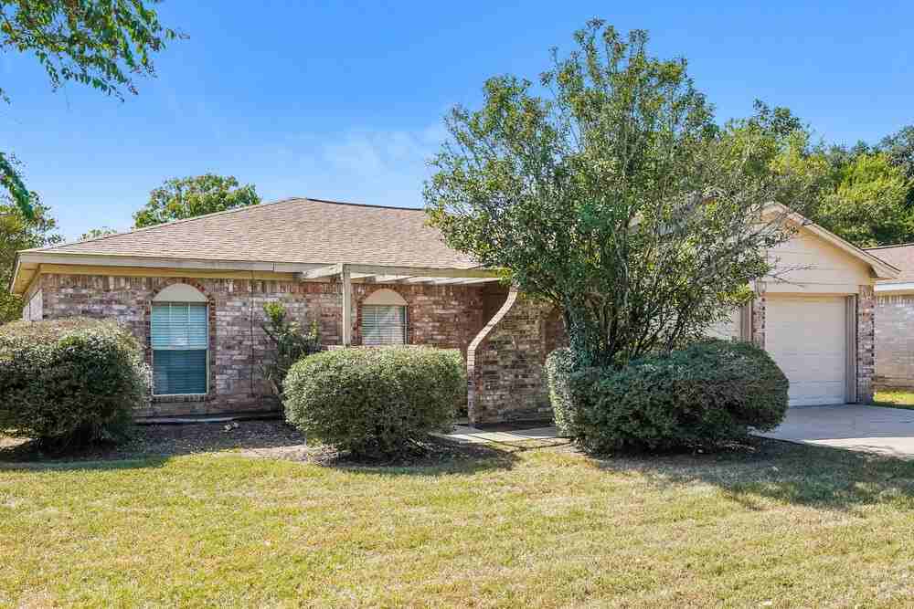 2515 Village Circle Dr - Photo 3 of 16