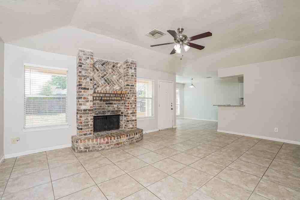 2515 Village Circle Dr - Photo 5 of 16