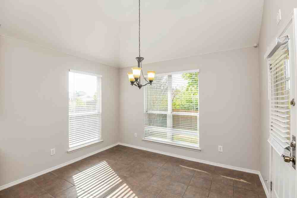 337 Fort Edward Dr - Photo 6 of 16