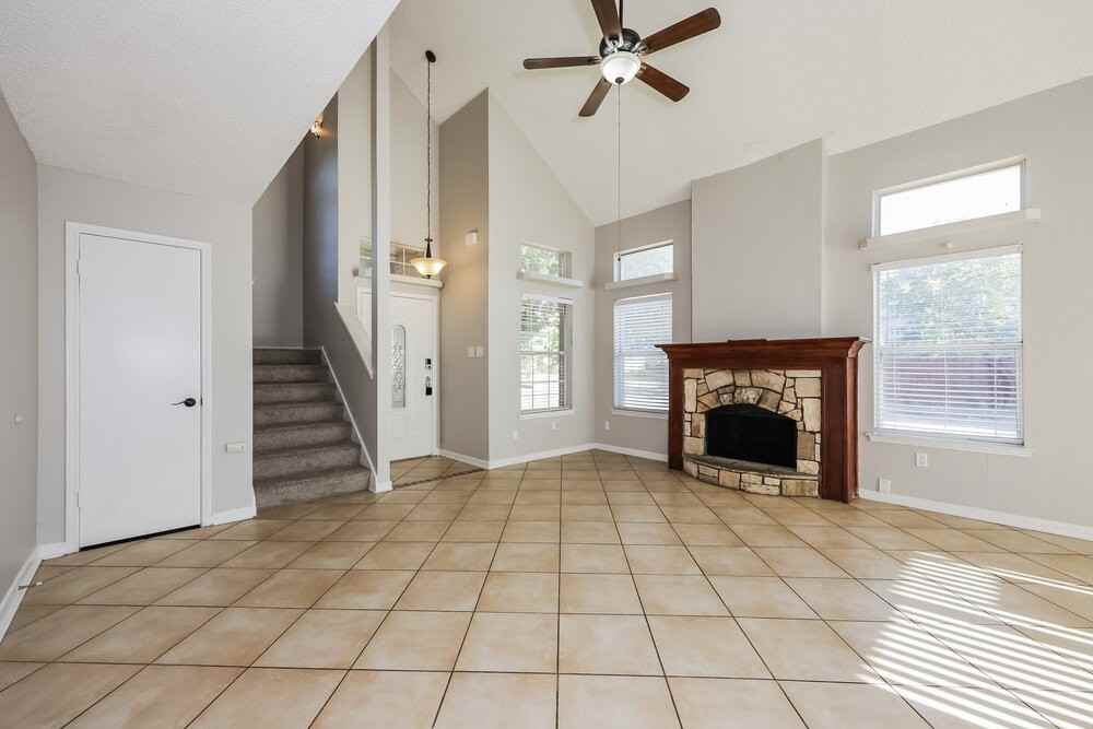 8440 Auburn Dr - Photo 4 of 17