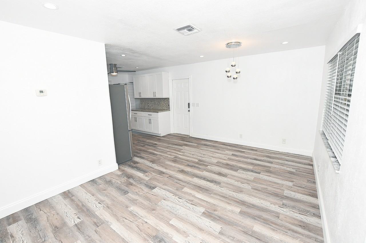 270 Nw 43rd St - Photo 3 of 17