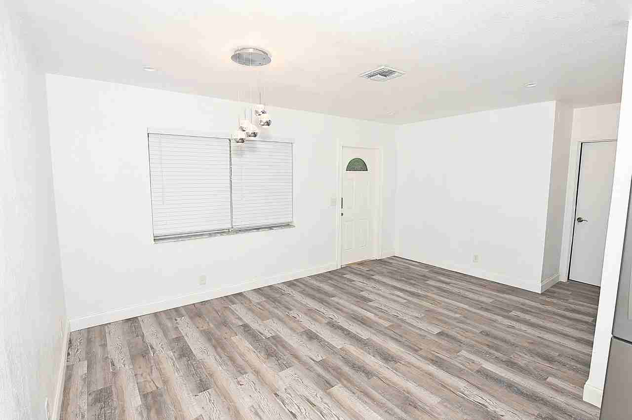 270 Nw 43rd St - Photo 4 of 17