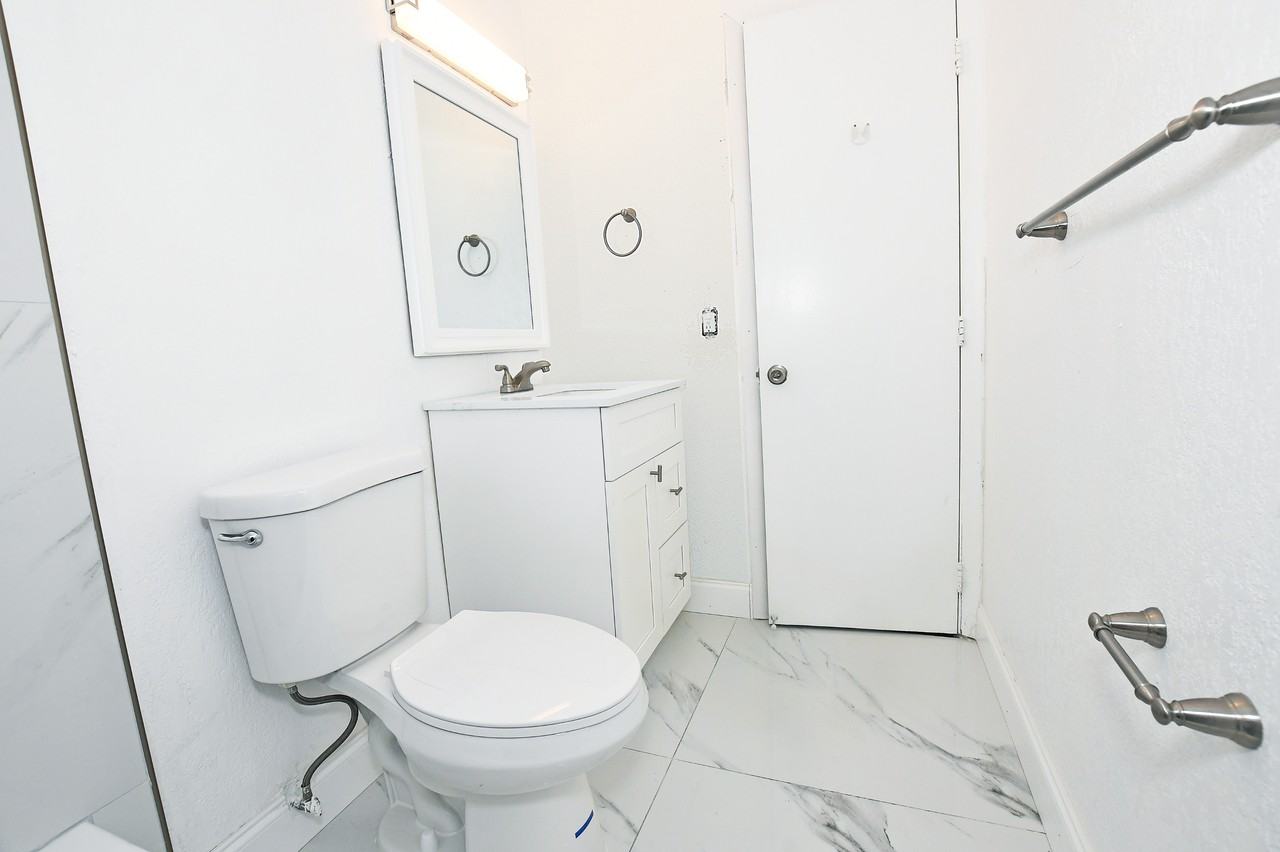 270 Nw 43rd St - Photo 5 of 17
