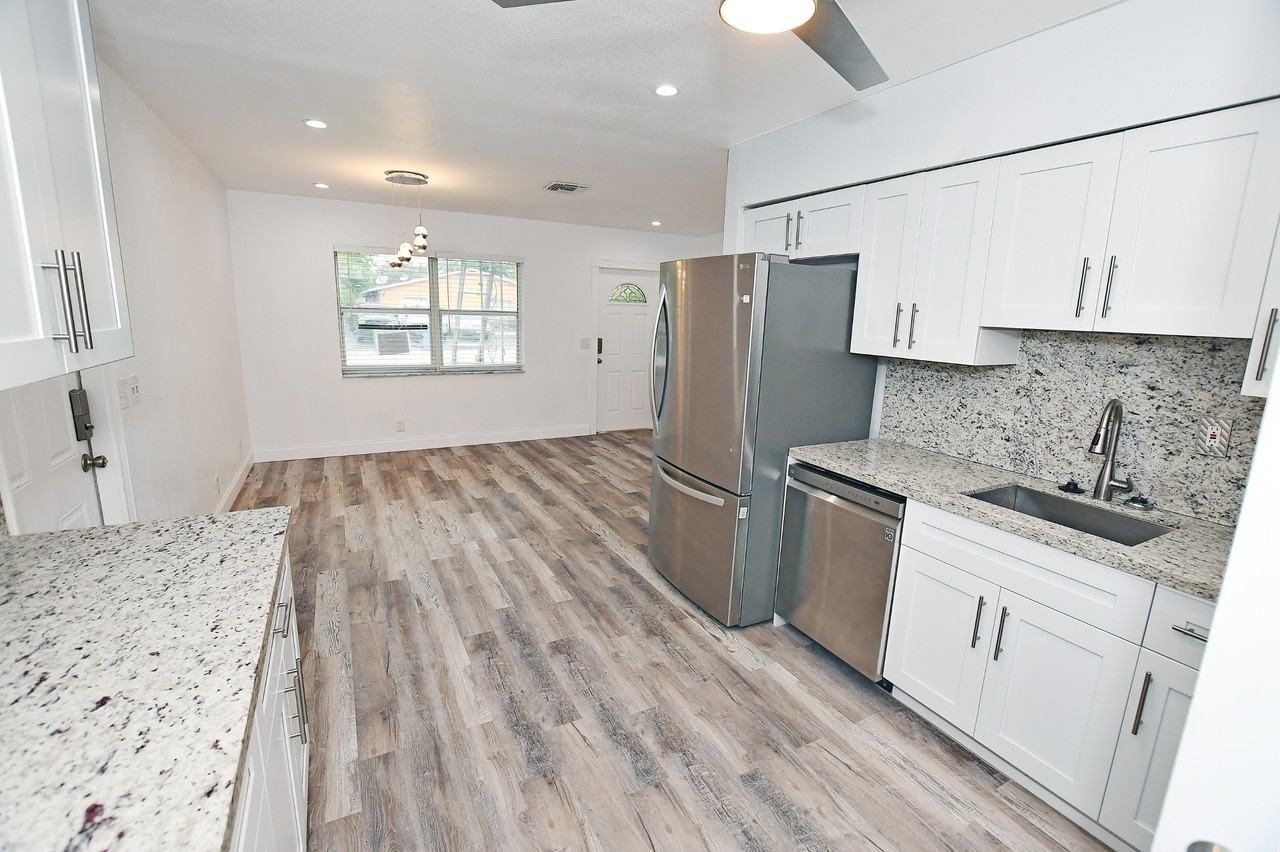 270 Nw 43rd St - Photo 6 of 17