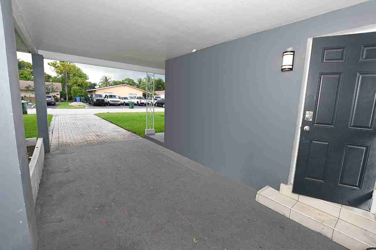 270 Nw 43rd St - Photo 7 of 17