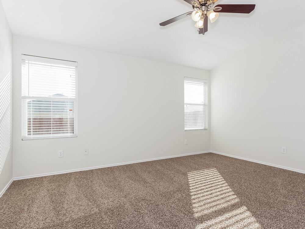 506 Eisenhower Ln - Photo 5 of 11