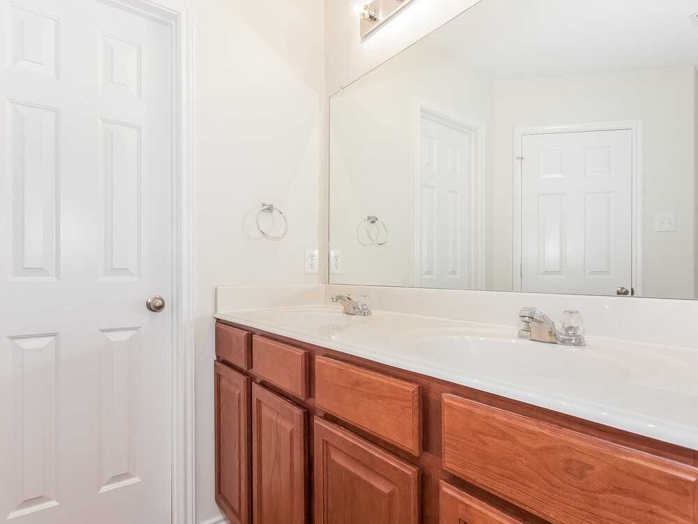 506 Eisenhower Ln - Photo 6 of 11