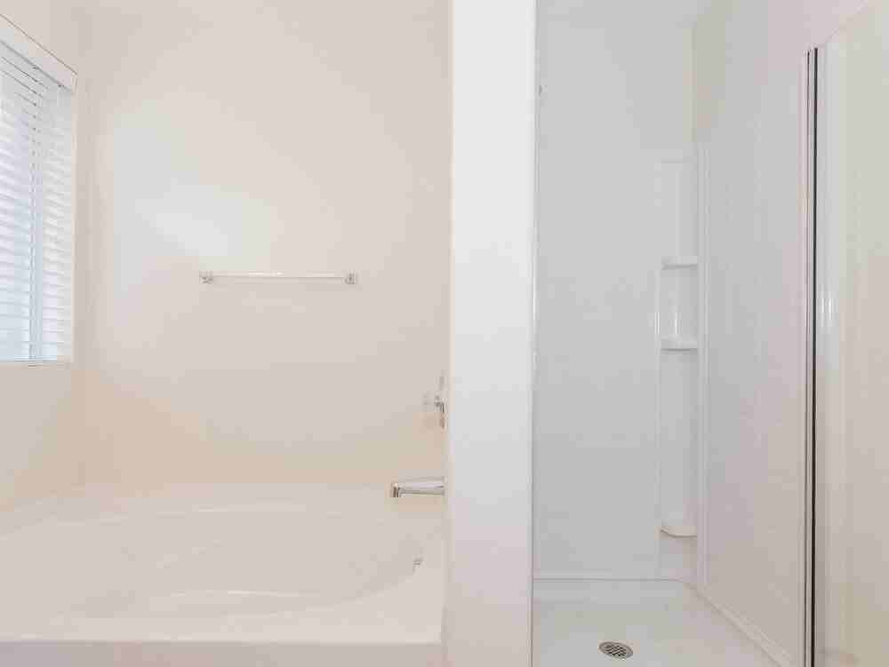 506 Eisenhower Ln - Photo 7 of 11