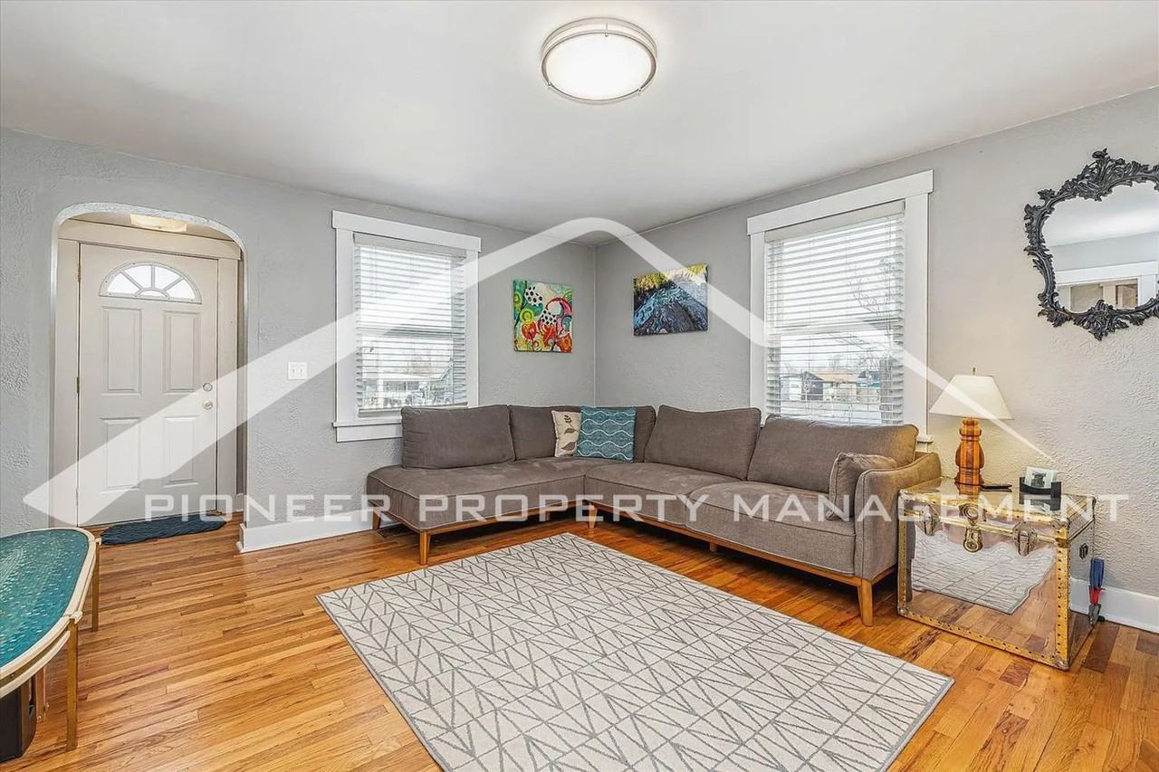 3166 W Walsh Pl - Photo 5 of 26