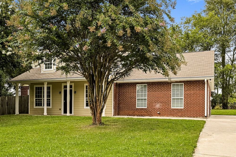 1102 Burlington Ct - Photo 4 of 17