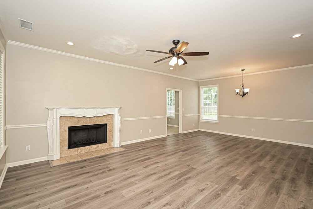 1102 Burlington Ct - Photo 5 of 17