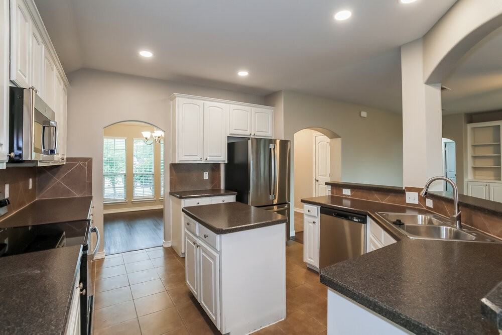 1612 Woodlawn Ave - Photo 7 of 16