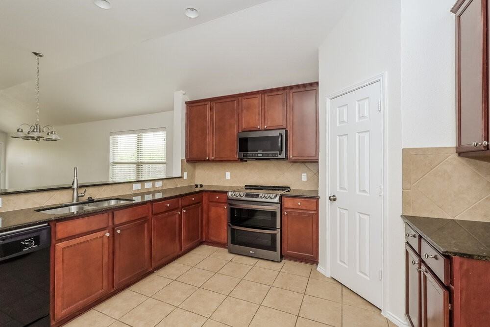 16301 Severn Ln - Photo 7 of 16