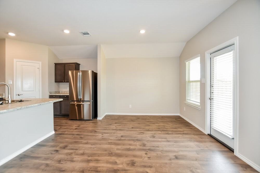 3012 Dexter Ct - Photo 5 of 16