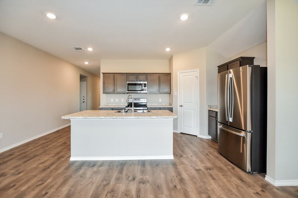 3012 Dexter Ct - Photo 6 of 16