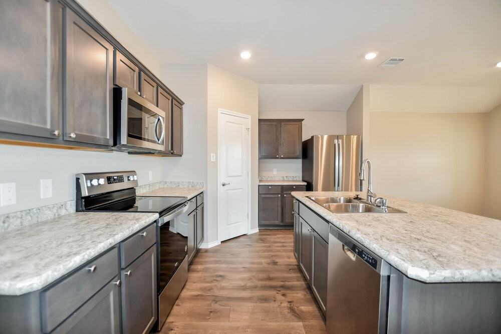 3012 Dexter Ct - Photo 7 of 16