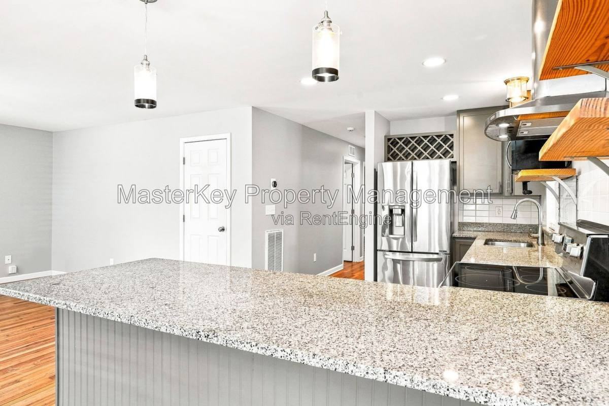 1118 S State St - Photo 3 of 10