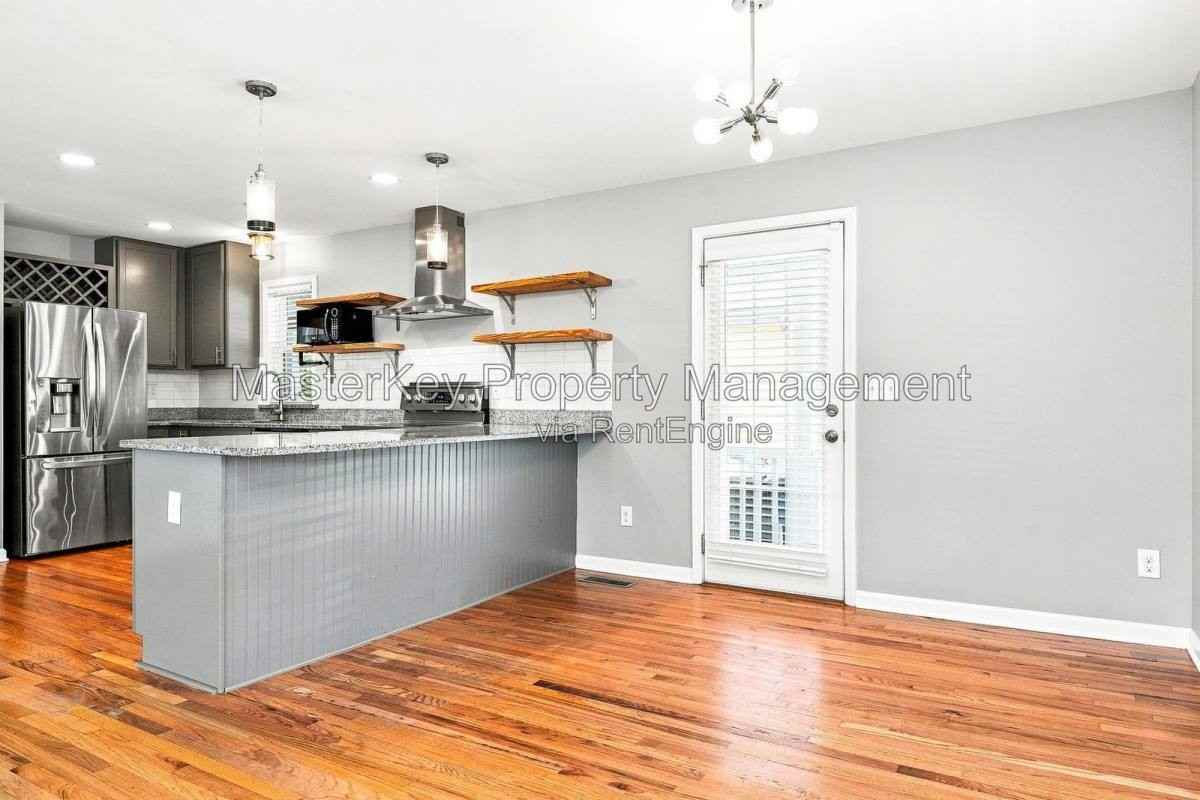 1118 S State St - Photo 4 of 10
