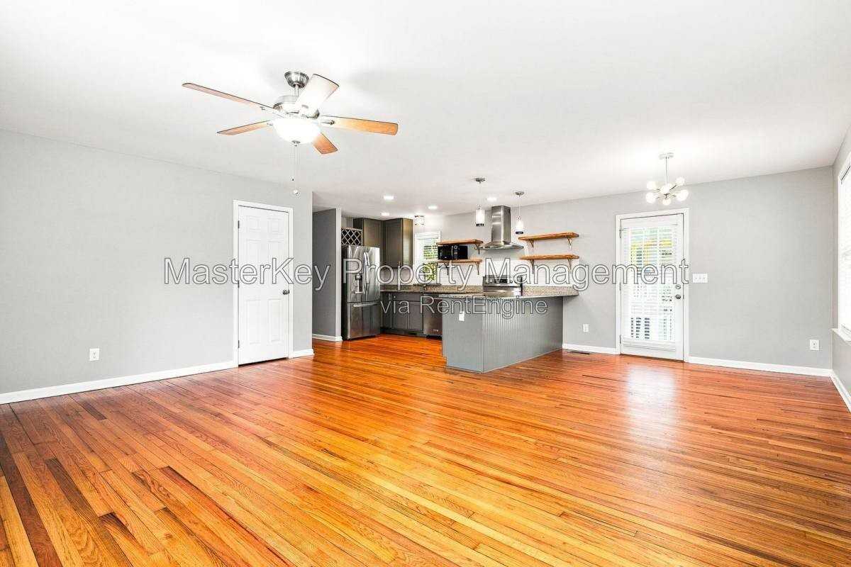 1118 S State St - Photo 6 of 10