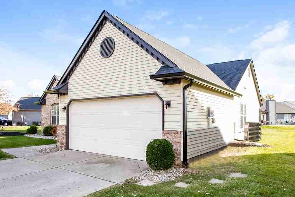 11139 Baywood Ln - Photo 3 of 16