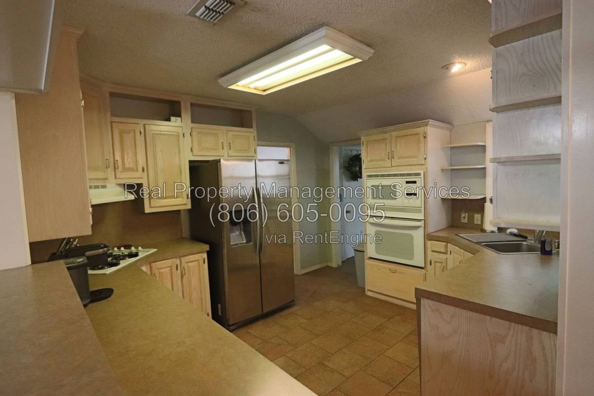 2827 23rd St - Photo 3 of 9