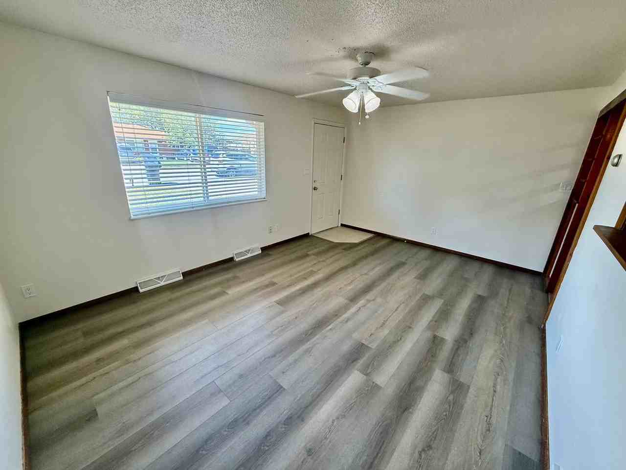 5002 S Iowa Ave - Photo 4 of 29