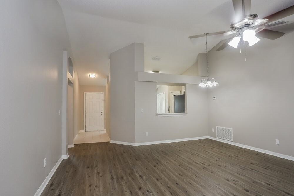 5910 Erhardt Dr - Photo 3 of 16