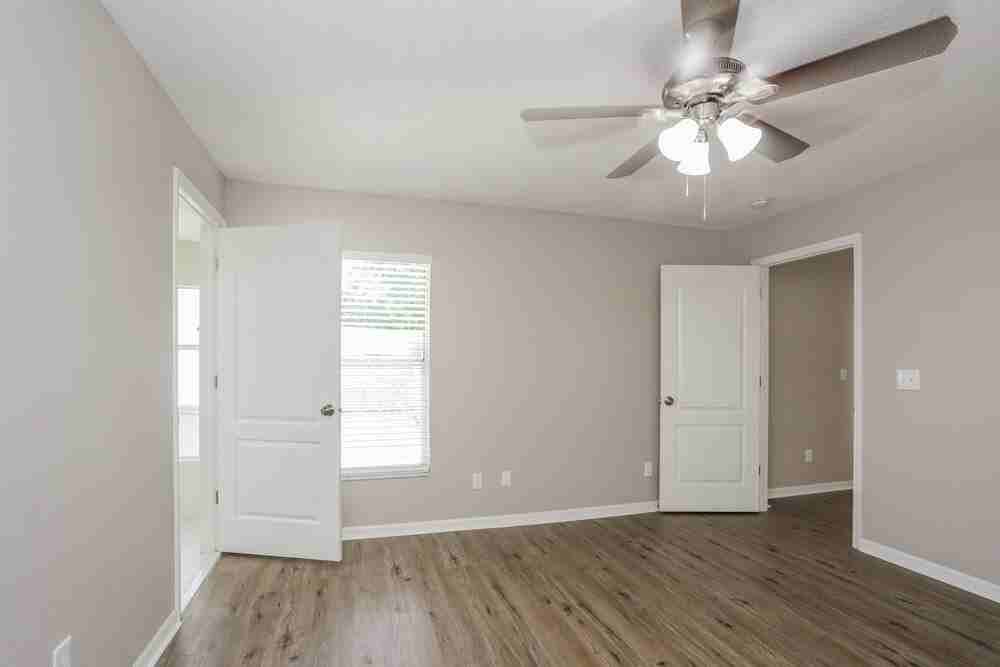 5910 Erhardt Dr - Photo 4 of 16