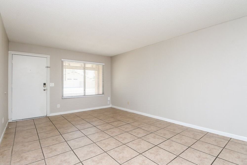 562 W Highland St - Photo 3 of 16