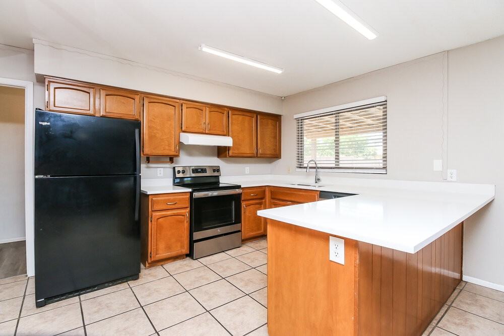 562 W Highland St - Photo 7 of 16