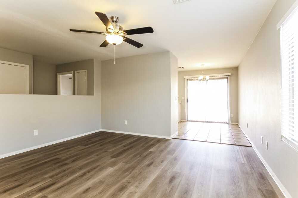 10602 W Rosewood Dr - Photo 3 of 16