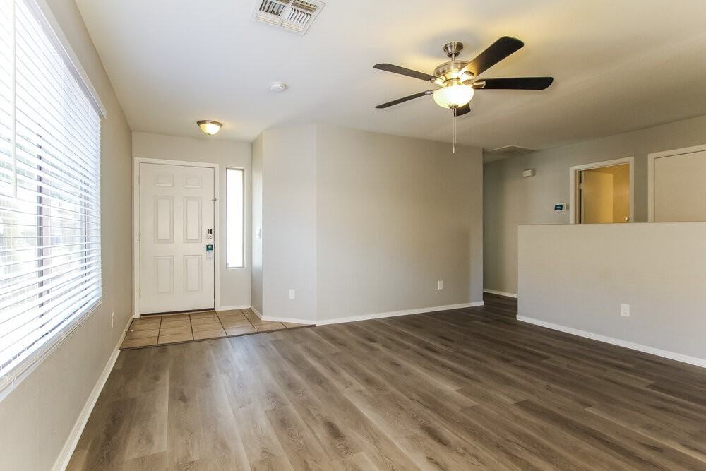 10602 W Rosewood Dr - Photo 4 of 16