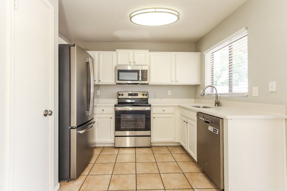 10602 W Rosewood Dr - Photo 6 of 16