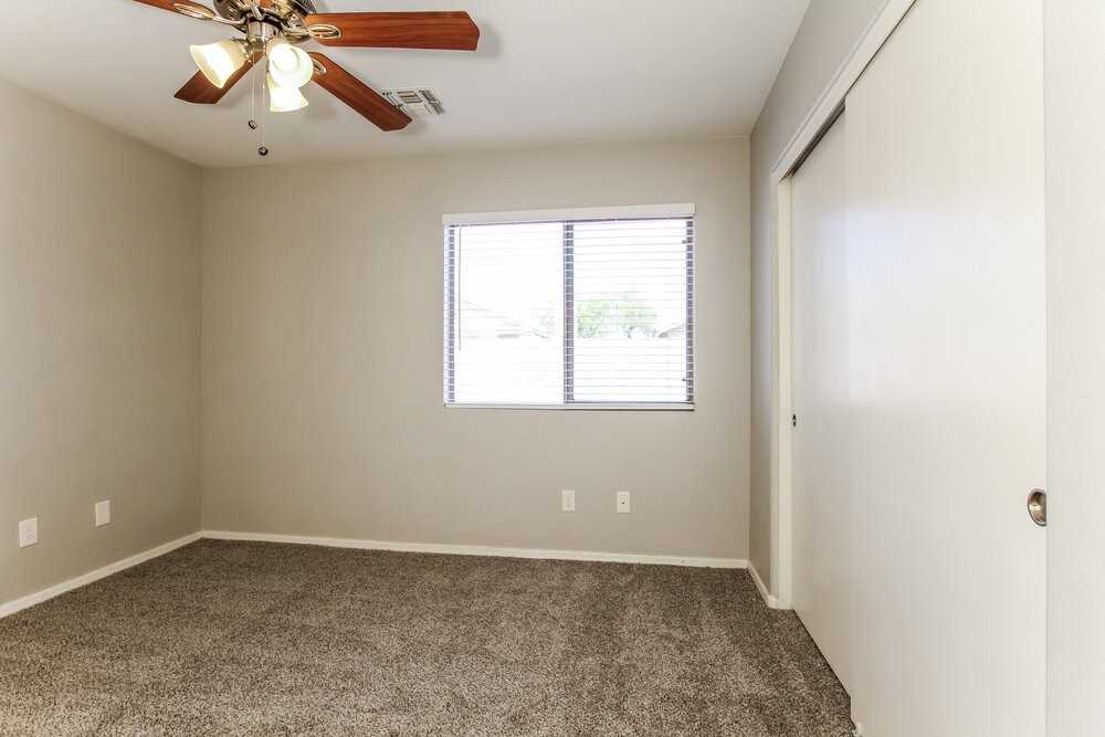 10602 W Rosewood Dr - Photo 7 of 16