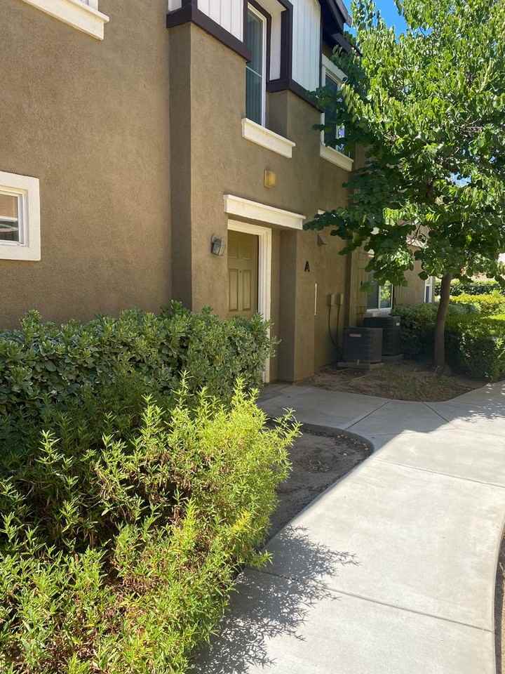 25794 Iris Ave #A - Photo 2 of 30