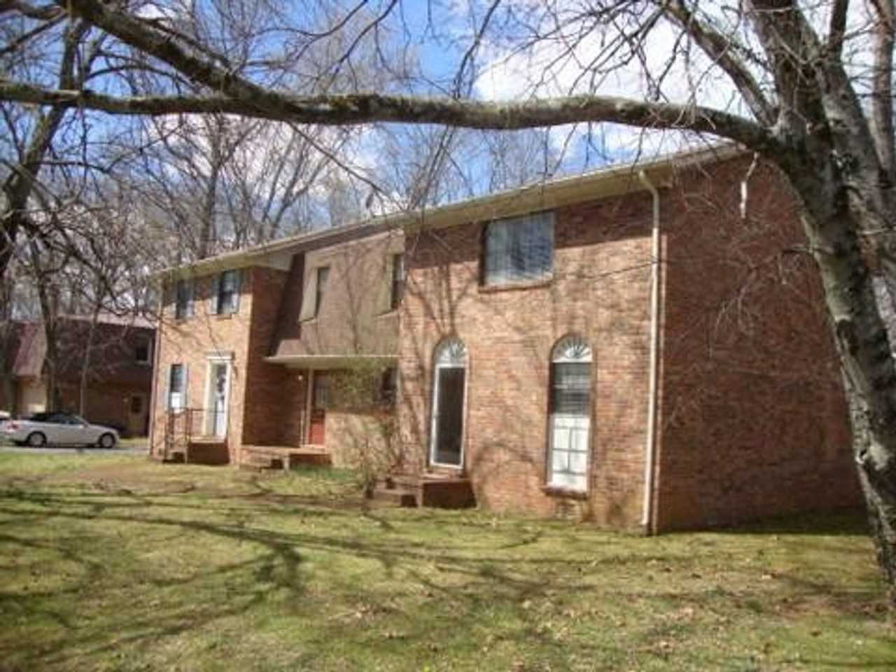 1623 Huntington Dr - Photo 2 of 7