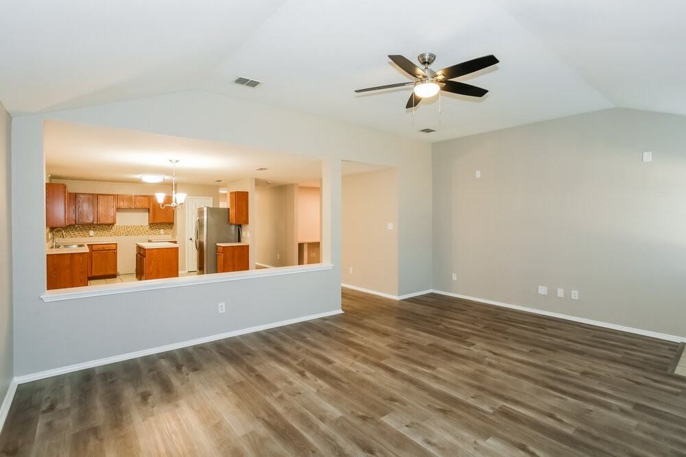217 Hilltop Dr - Photo 4 of 16