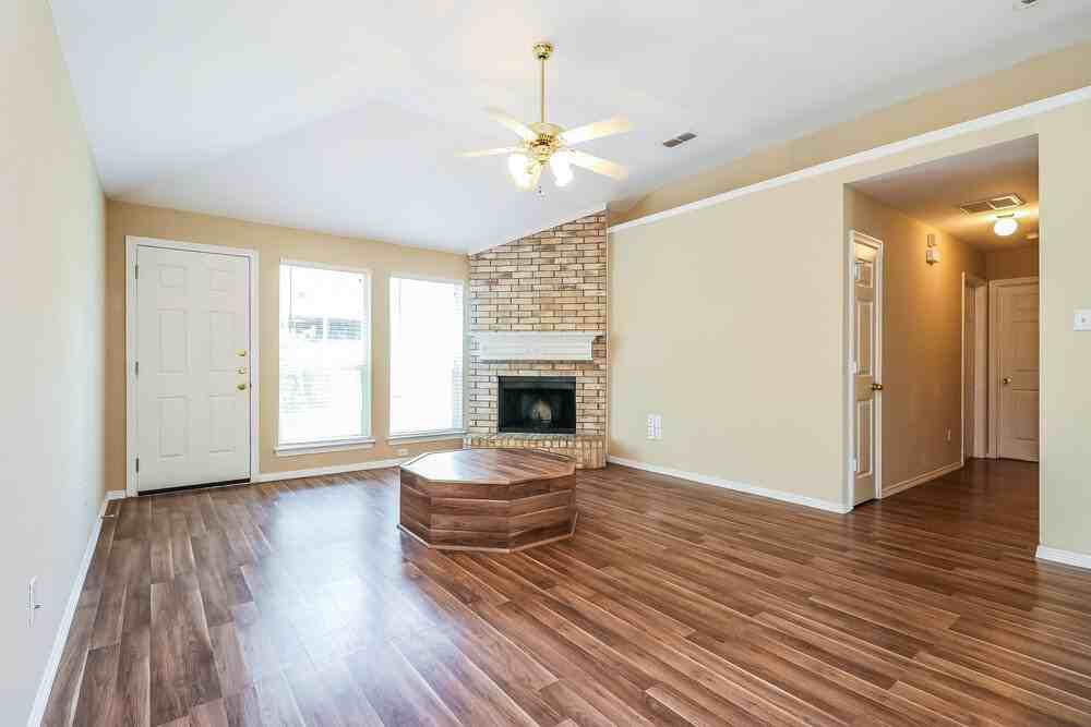 7732 Stonebank Ct - Photo 2 of 15