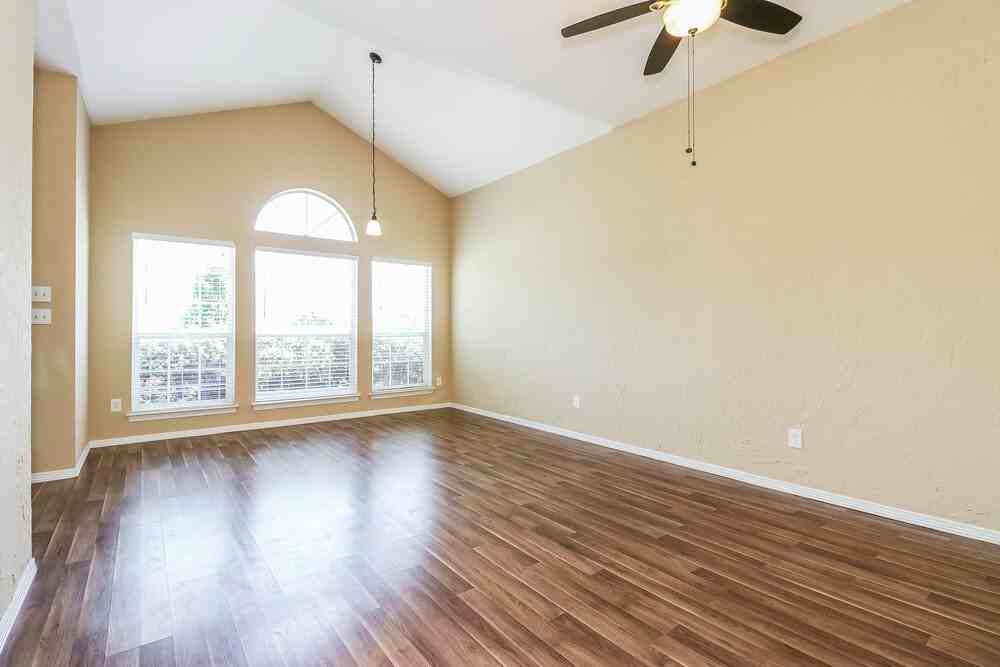 7732 Stonebank Ct - Photo 4 of 15