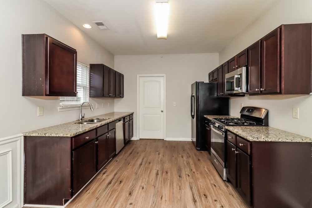 539 Hill Crest Cir - Photo 7 of 17
