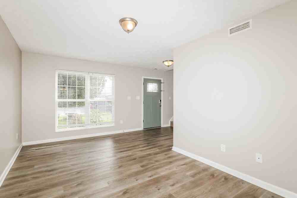 476 Southern Pines Dr - Photo 5 of 17