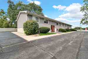 featured image of 323 W Walnut St