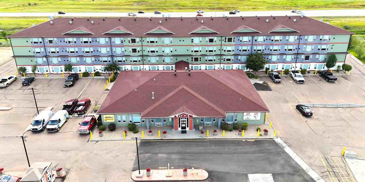 Western Long Stay Leduc 3 - Photo 2 of 23