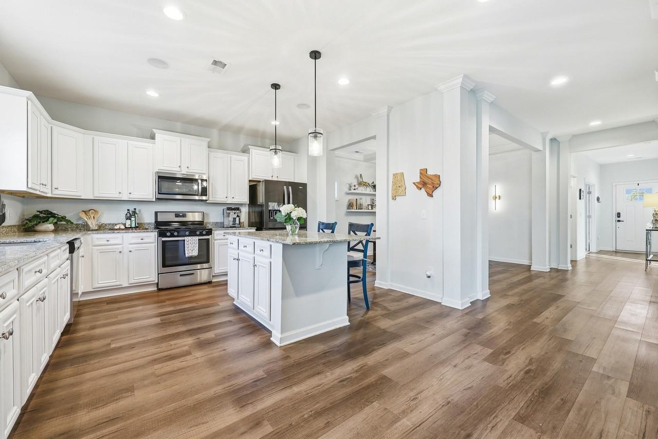 397 Anmore Ct - Photo 6 of 18