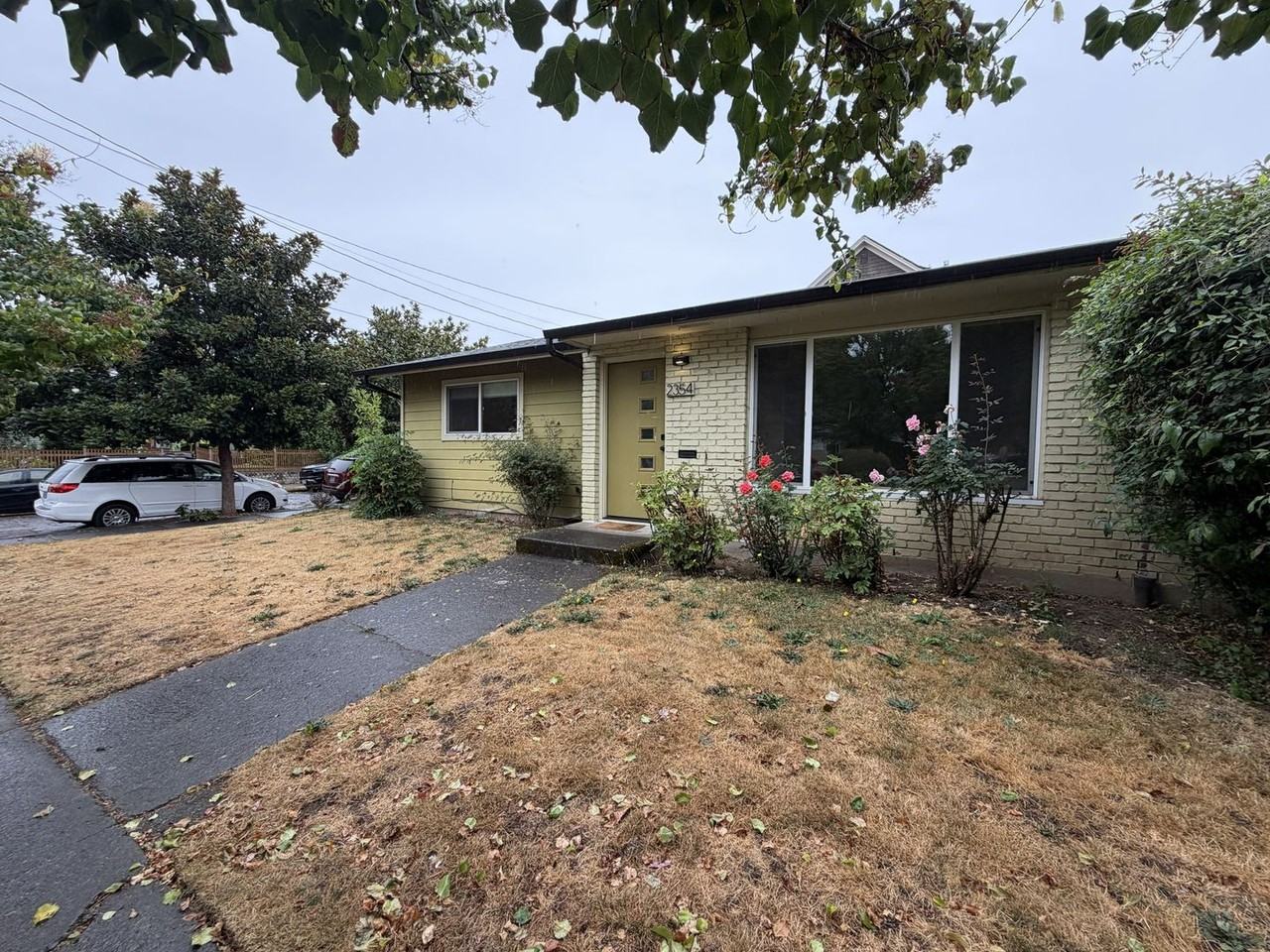 2354 Se 48th Ave - Photo 2 of 34