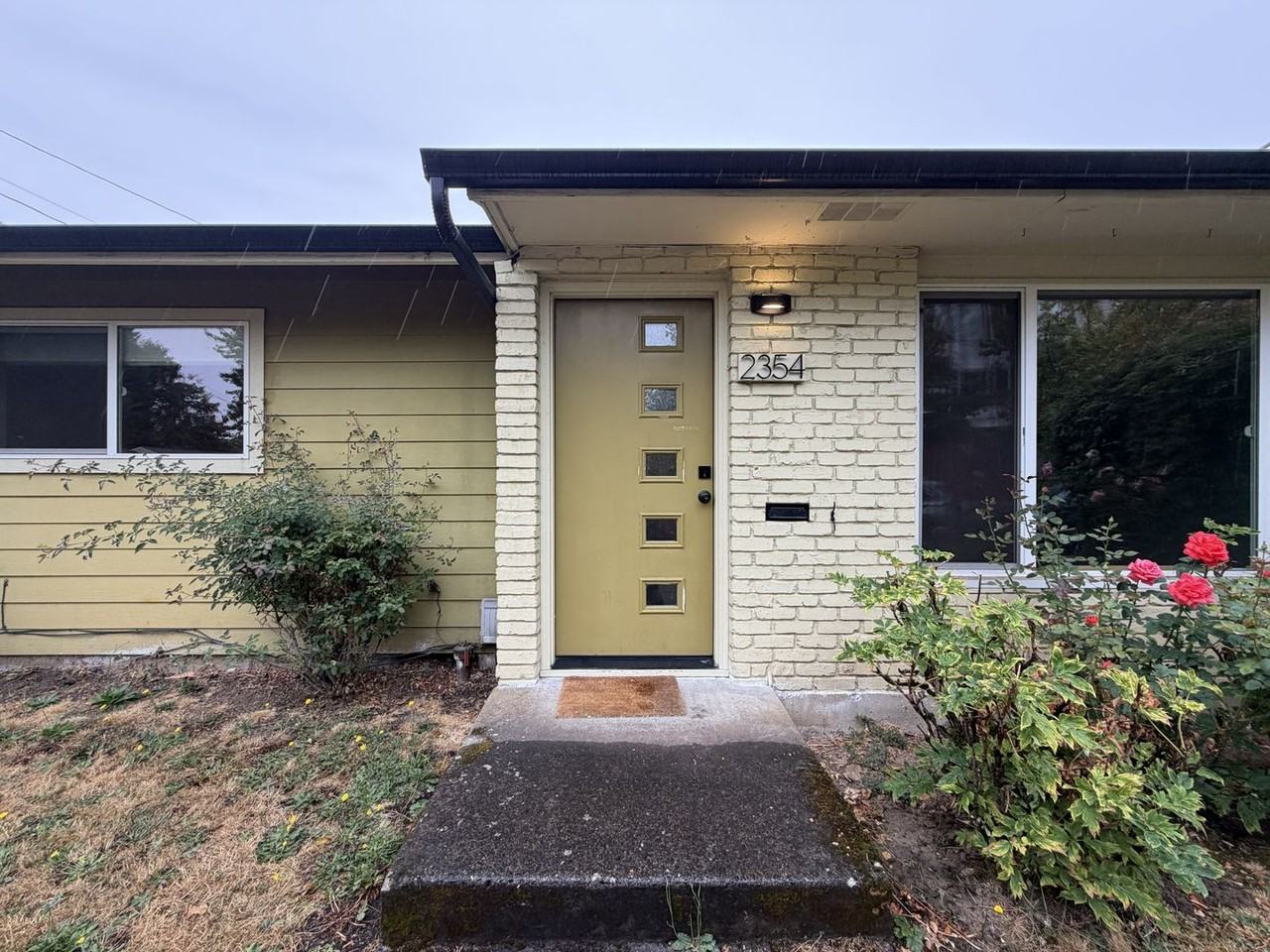 2354 Se 48th Ave - Photo 3 of 34